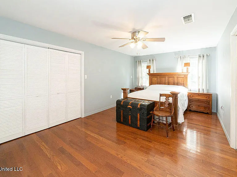 114 Menge Ave — Photo 16