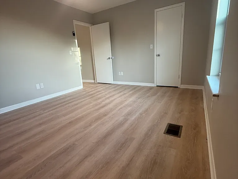 1522 Kraft Ave — Photo 9