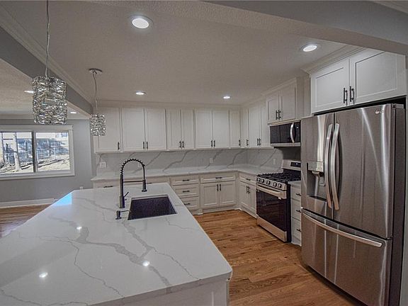 5th image of 2232 N 86th Ter