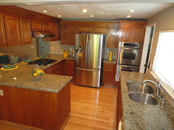 5th image of 6983 Grandwood Way