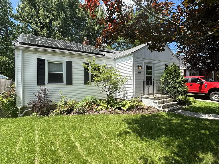 458 Grover Cleveland Hwy — Photo 1