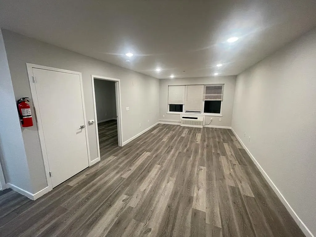 1 bed, $1,677 — Photo 1