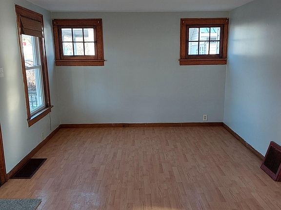 3rd image of 836 Elyria Ave