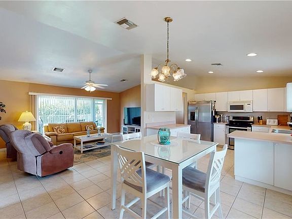 3rd image of 1526 SE 8th Pl