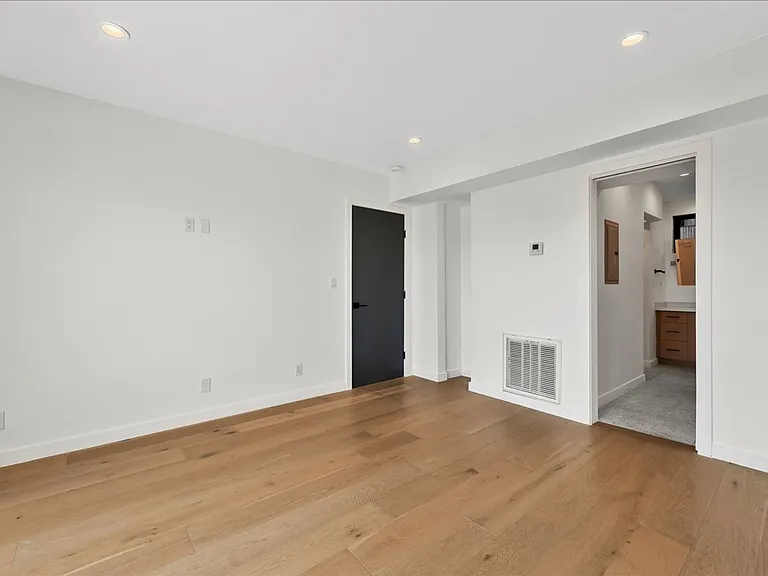 1210 Larrabee St #2 — Photo 6