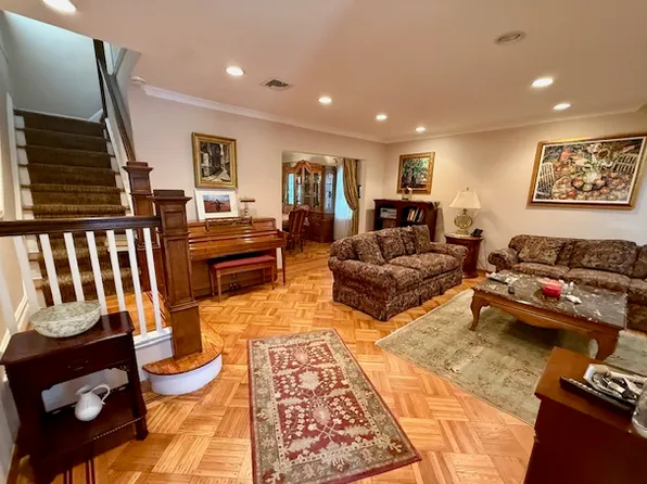 1817 Madison Place image 4 of 29