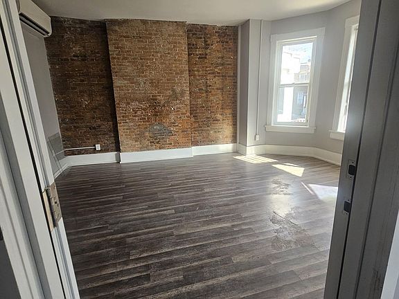 3rd image of 102 Carson Ave Floor 1
