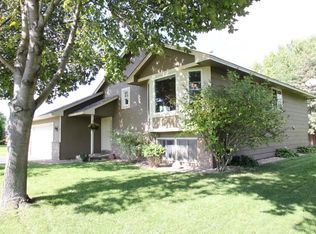 1708 Rio Loma Ln, Burnsville, MN 55337