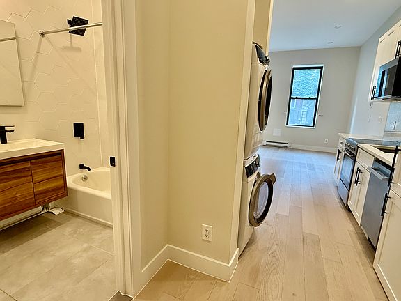 4th image of 239 E 33rd St APT 2C