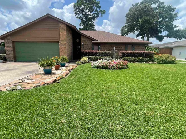 7621 Springmeadow Ln, Port Arthur, TX 77642