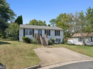 127 Oak View Dr SE, Leesburg, VA 20175