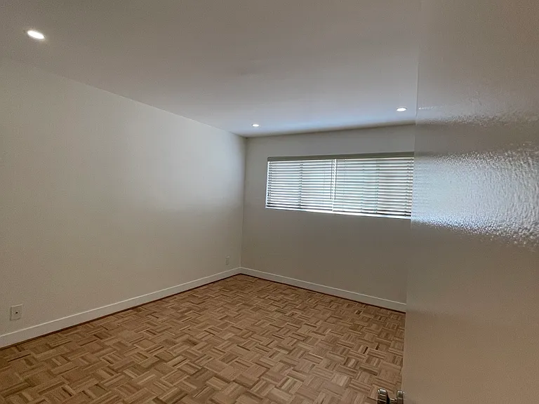 700 Westmount Dr #103 — Photo 9