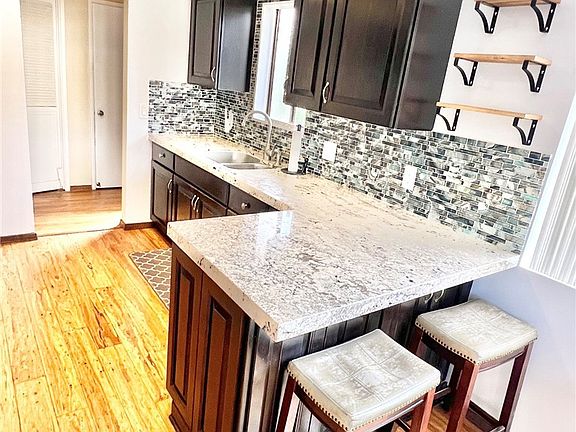 5th image of 109 Tremont St