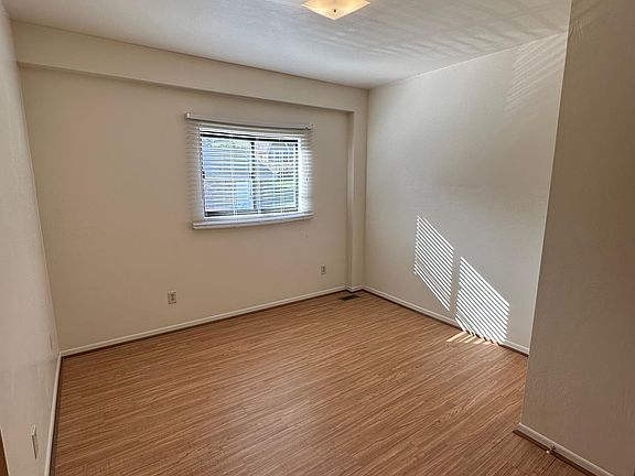 5th image of 569 Woodmont Ave APT A