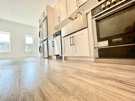 Rented by Pear NYC LLC | media 40