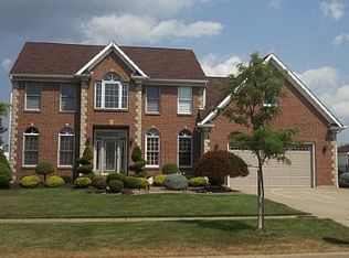 18 Hill Valley Dr, Lancaster, NY 14086