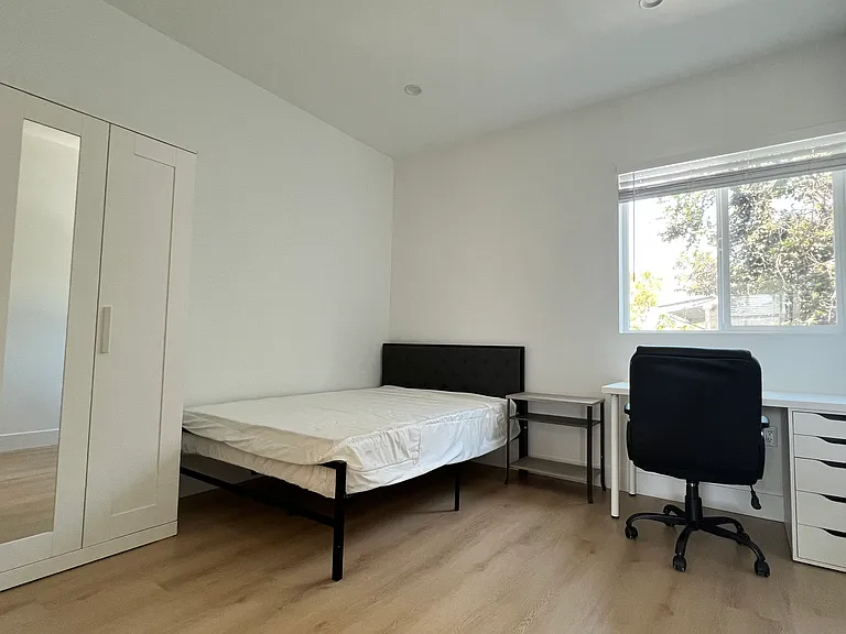 1153 W 37th Dr #1 — Photo 9