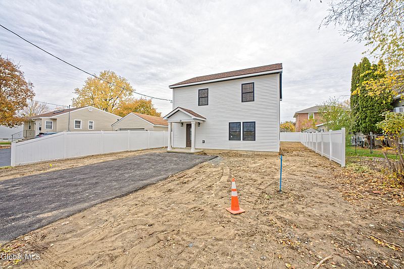 4th image of 22 Natick Street