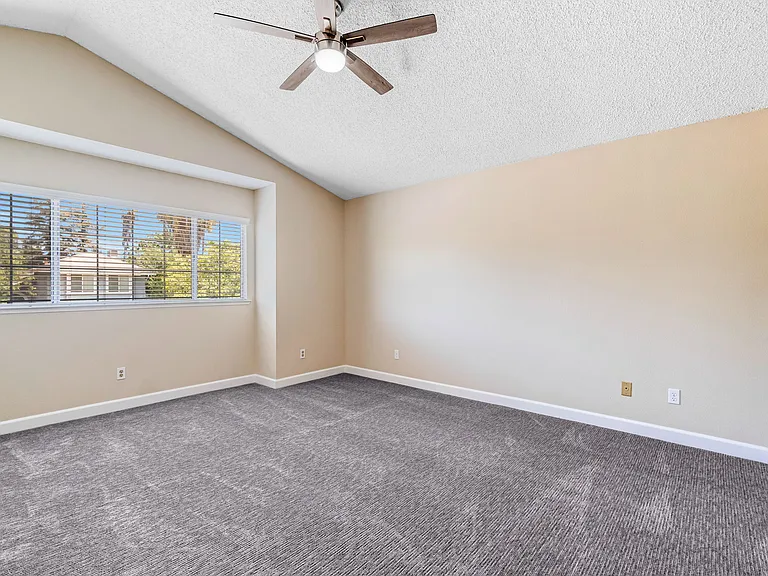 6733 N Warren Ave — Photo 30