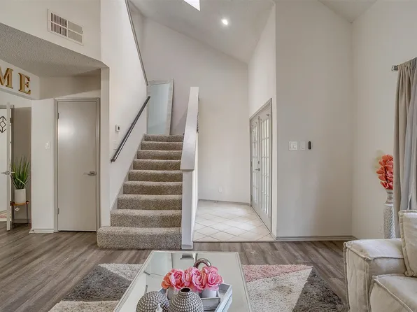 733 Berkley Plz, Irving, TX 75061