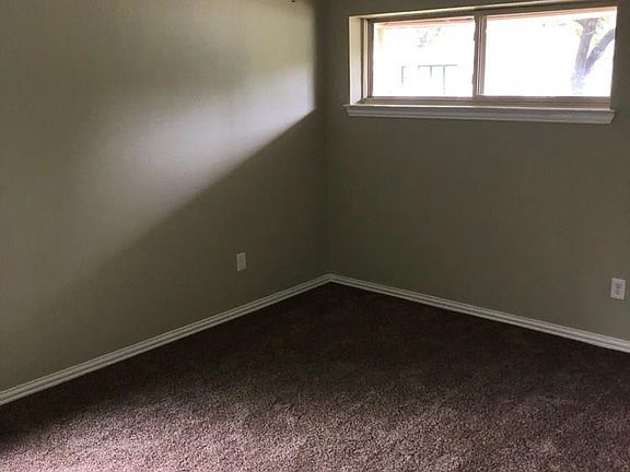 4th image of 2933 Bay Oaks Dr