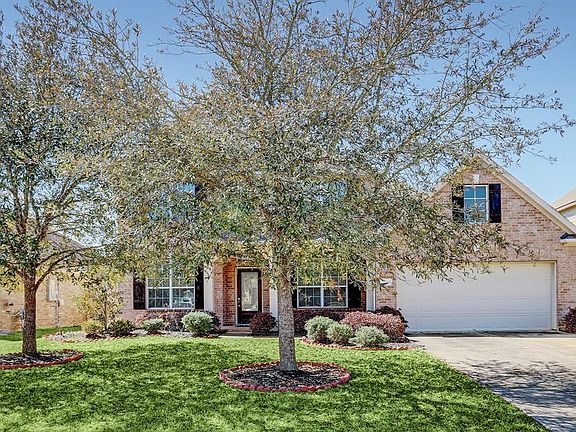 Enjoyable front yard with expansive driveway guided to the street.