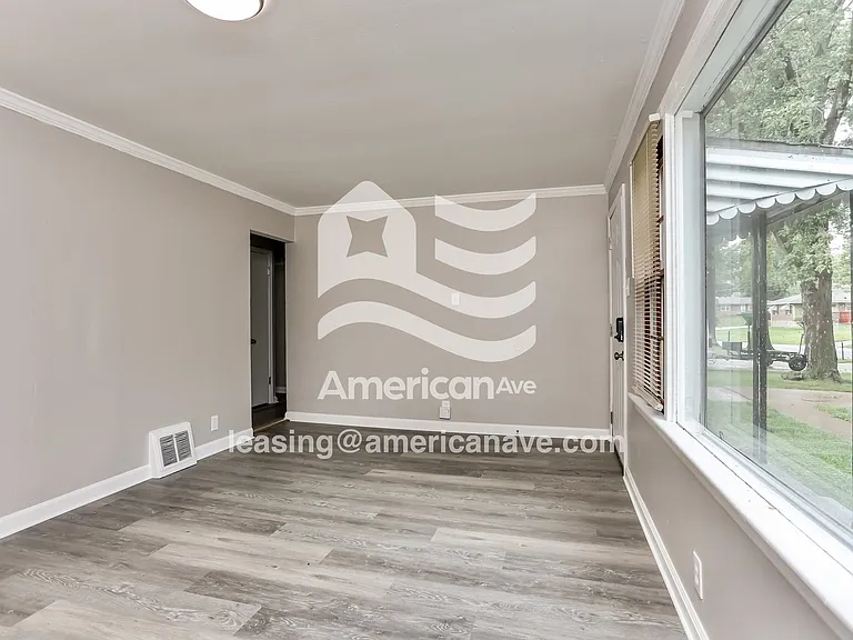 881218_003_wm_-_living_room_13077493.jpg