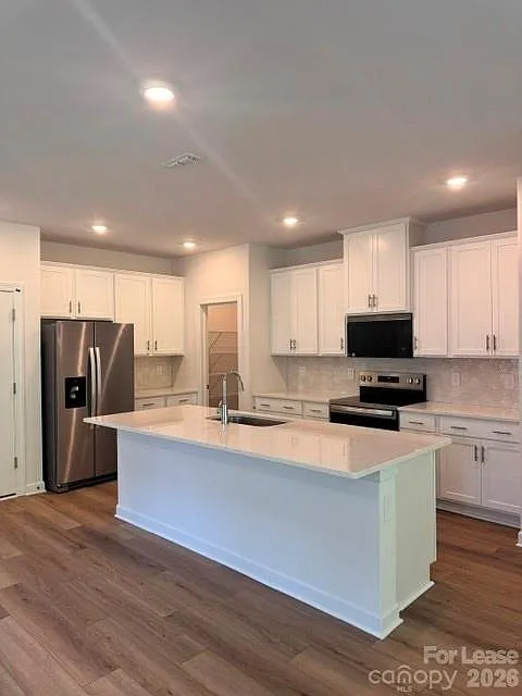 5 bed, 3.0 bath, 2352 sqft, $2,295 — Photo 3
