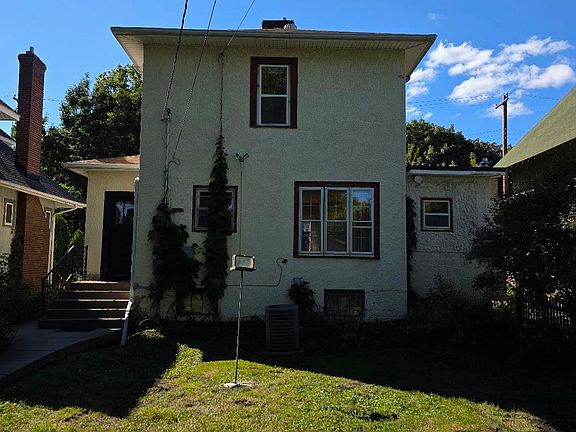5th image of 938 17th Ave SE