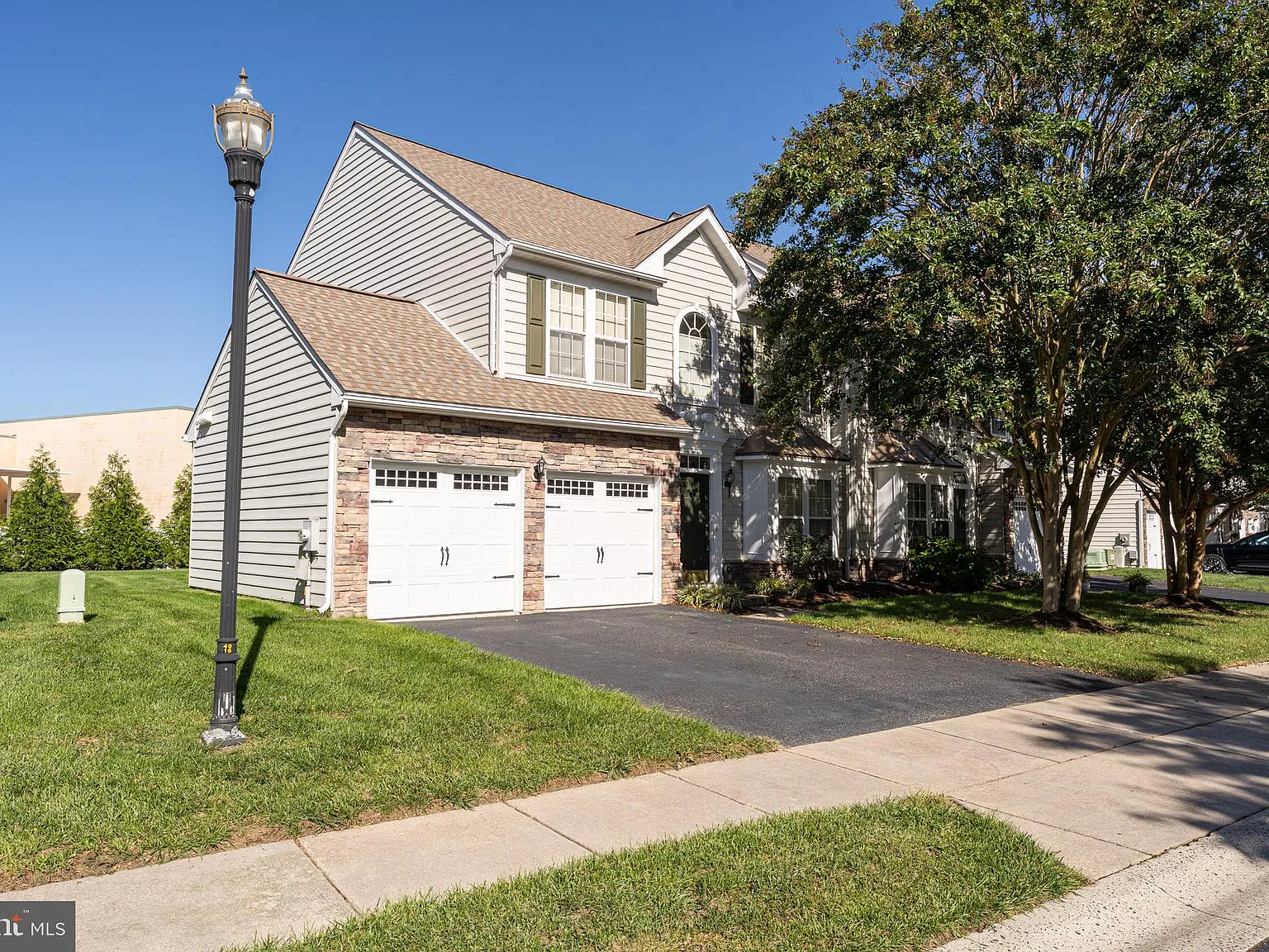 3 bed, 2.5 bath, 1134 sqft, $2,195 — Photo 3