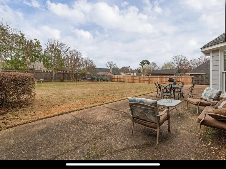 578 Winford Dr — Photo 3
