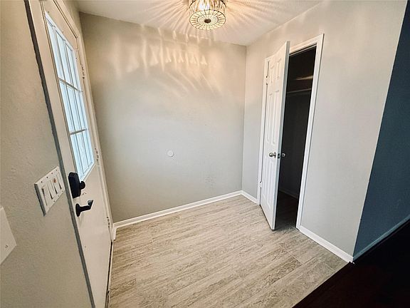 2nd image of 75 E Village Knoll Cir
