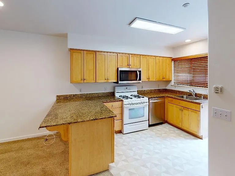 626 Broad St — Photo 14