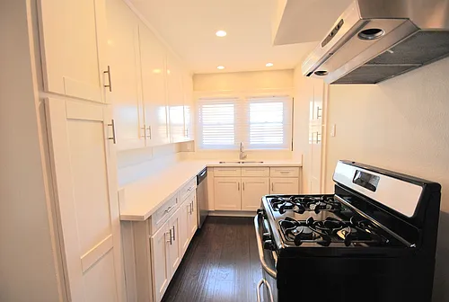 312 Temple Ave #B Photo 1