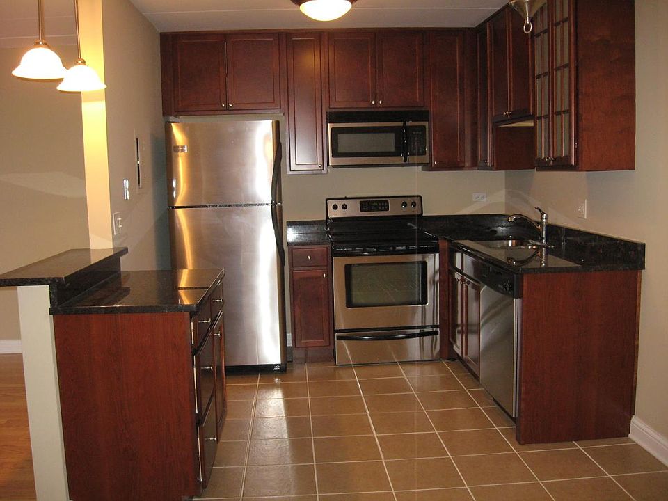 1st image of 580 Lawrence Ave APT 111