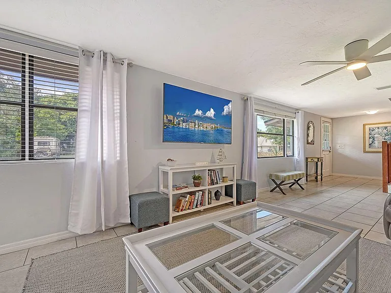 6061 Border Ln — Photo 17