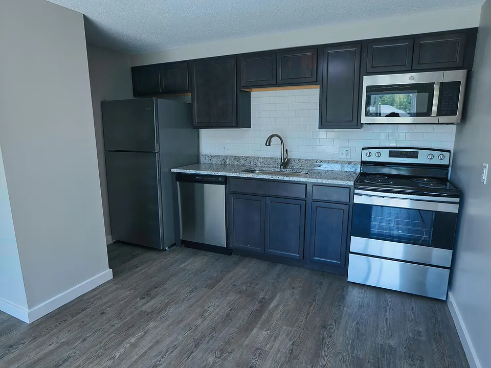 1416 E 5th St #8