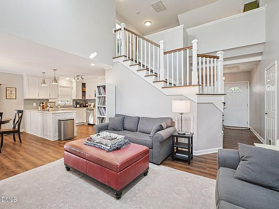 5th image of 204 Leeward Ct
