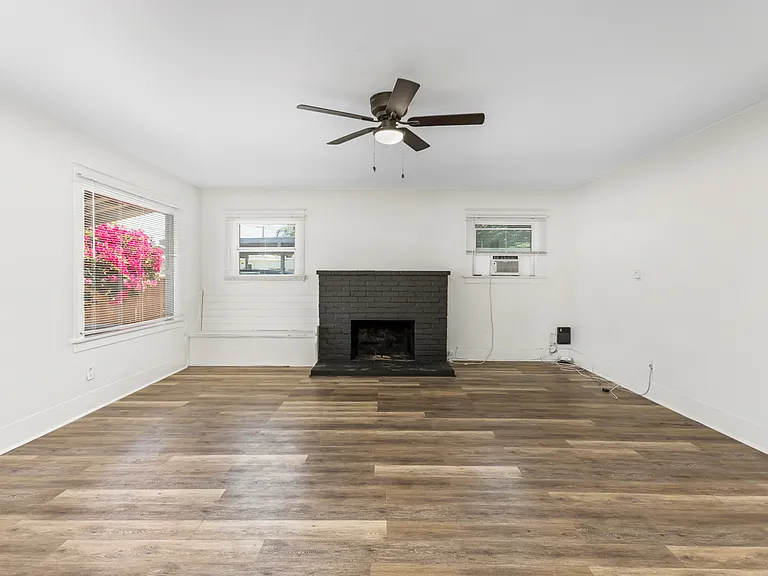1359 Jasper Ave — Photo 31