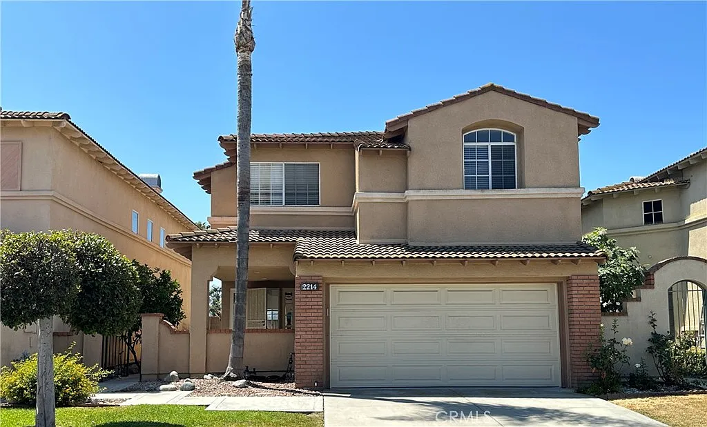 4 bed, 2.5 bath, 2320 sqft, $4,300 — Photo 1