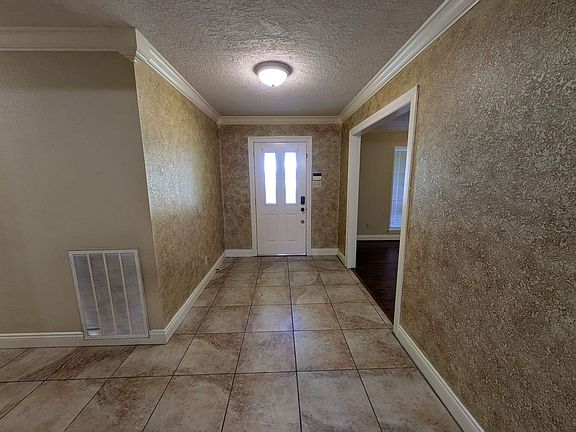 3rd image of 790 Norwood Dr