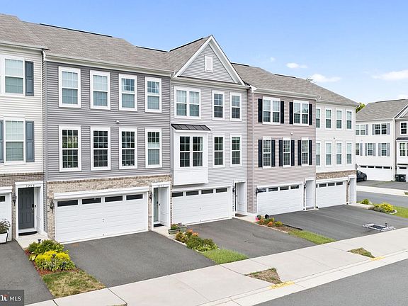 3rd image of 8284 Clay Ln