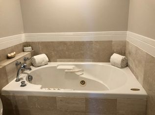 1 Bratenahl Pl APT 903, Bratenahl, OH 44108