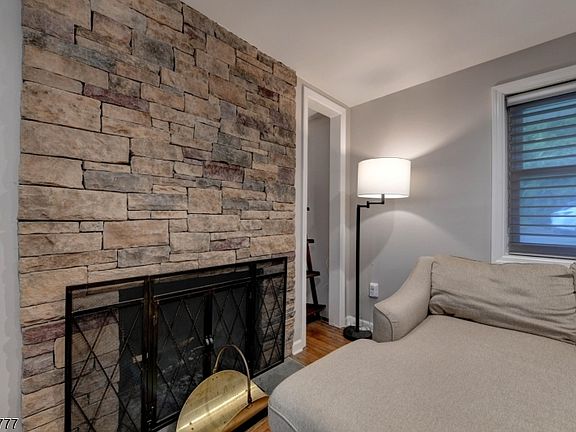 4th image of 37 White Meadow Rd