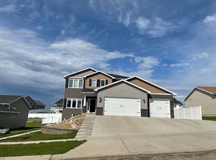 2702 E Calgary Ave, Bismarck, ND 58503