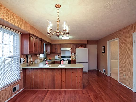4th image of 15904 Marlington Dr