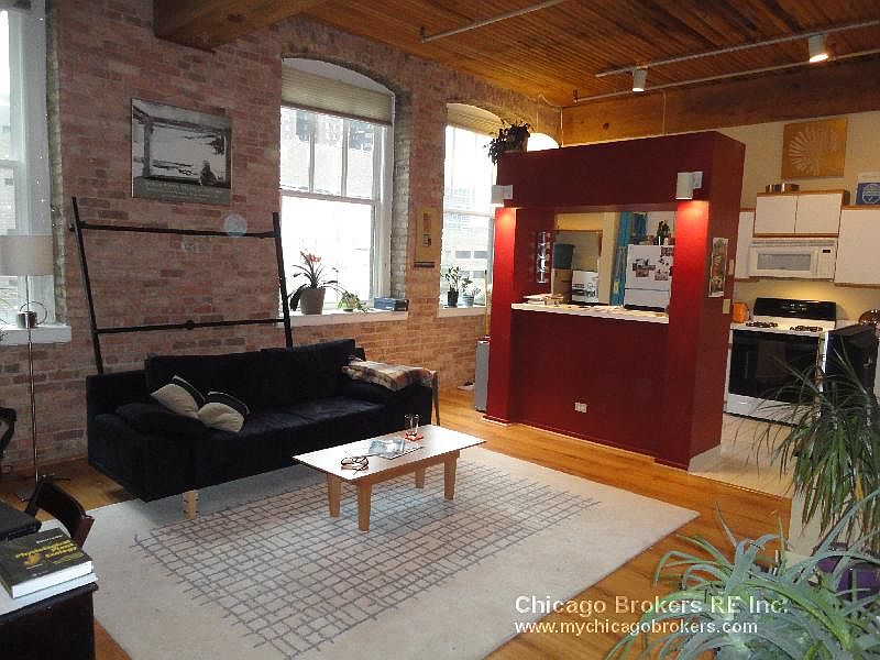 1st image of 900 S Wabash Ave #105