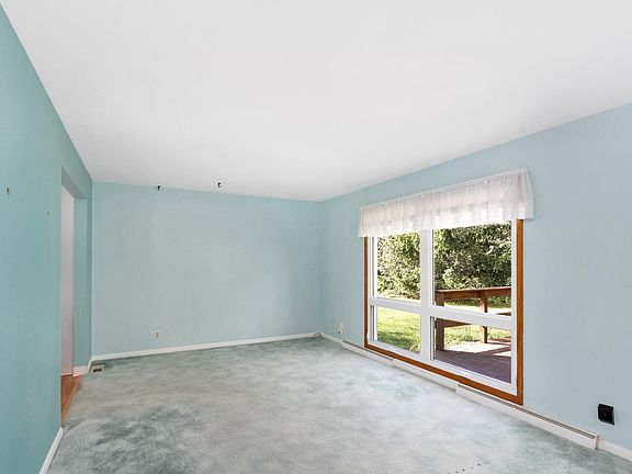 3rd image of 407 Kelly Cir