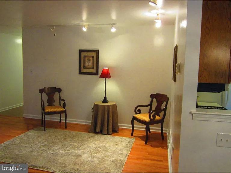 272 Tavistock — Photo 9