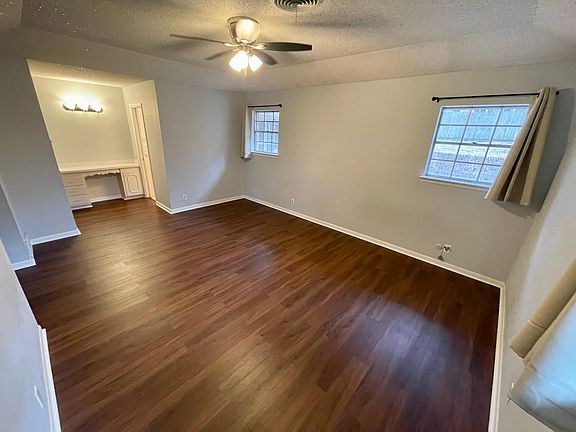 5th image of 3308 Yellowstone Dr
